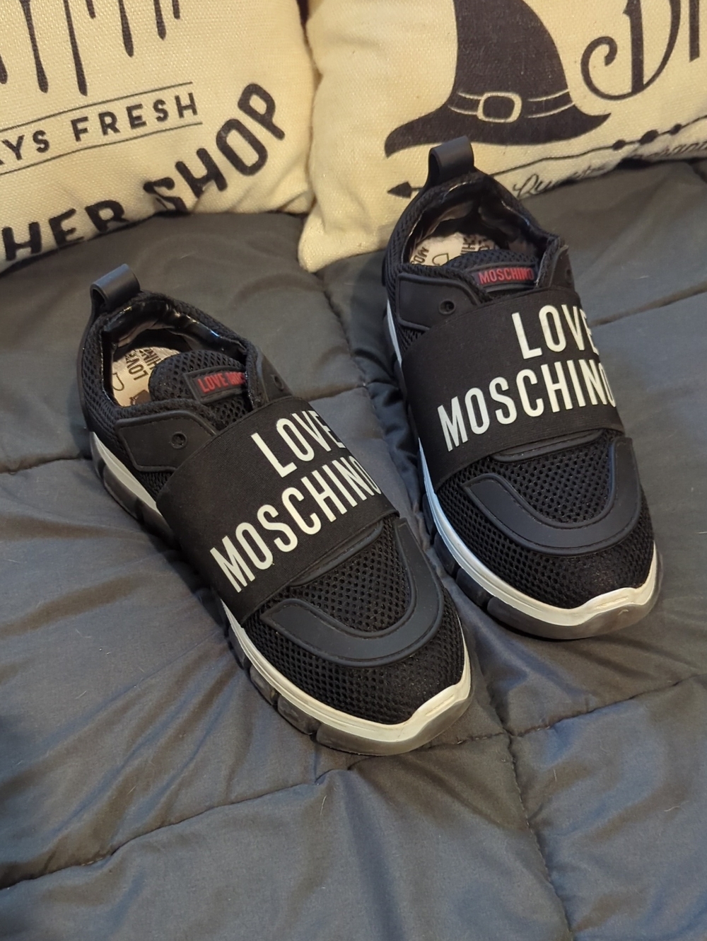 Authentic Moschino Milano Heart Trainer Sneakers Size 38 Euro Made In Italy! WOW